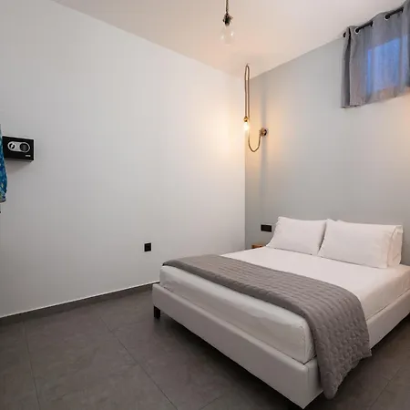 Modern In With Private Pool * Lakhania
