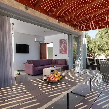 Modern In With Private Pool Villa Lakhania